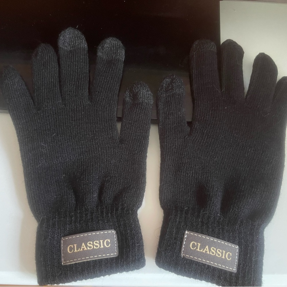 Black mittens